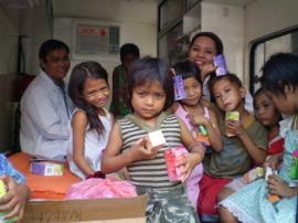 Street Children in the Philippines with safe food and drink thanks to danceaid
